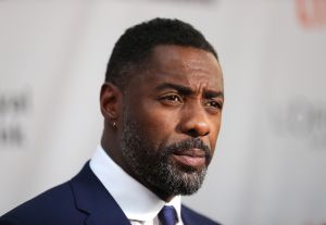 Idris Elba alakítja és rendezi a Notre Dame-i toronyőrt